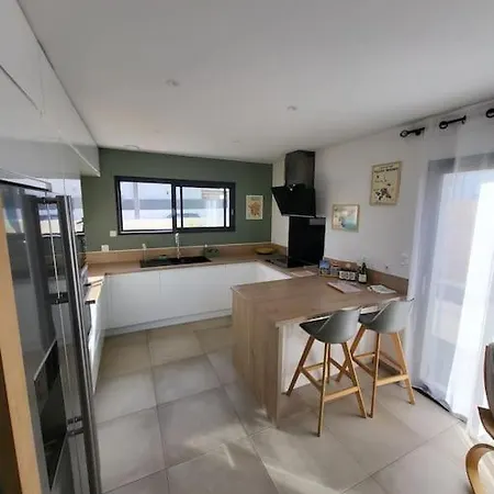 Jolie Avec Piscine Villa *