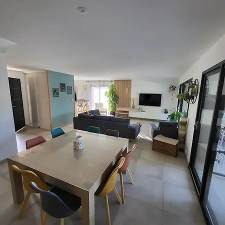 Jolie Avec Piscine Villa *