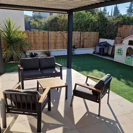 Jolie Avec Piscine Villa
