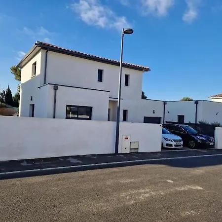 Jolie Avec Piscine Villa